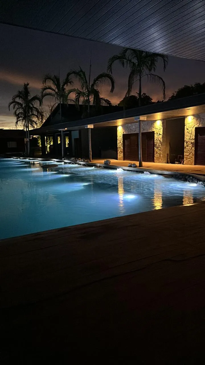 Instalação de refletor LED subaquático Aqua Led realizada por cliente