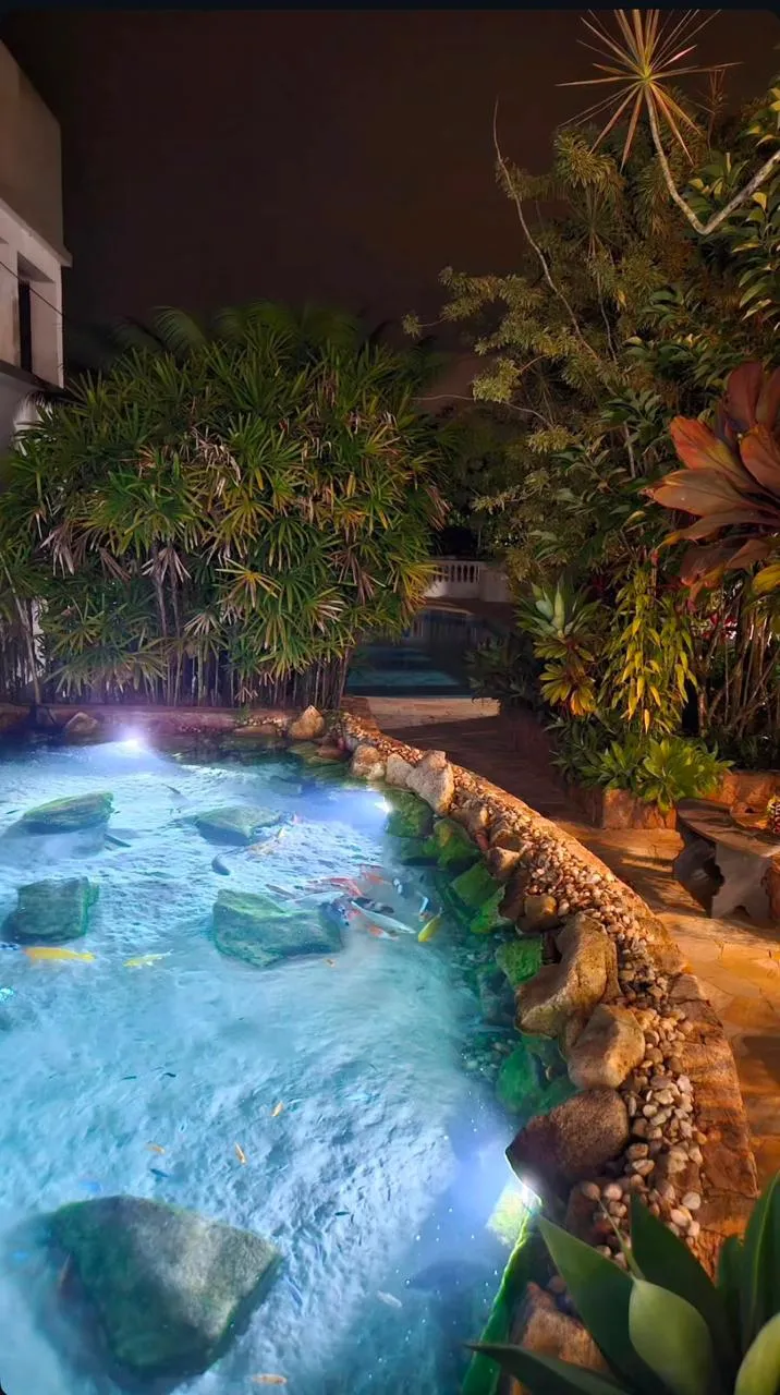 Instalação de refletor LED subaquático Aqua Led realizada por cliente